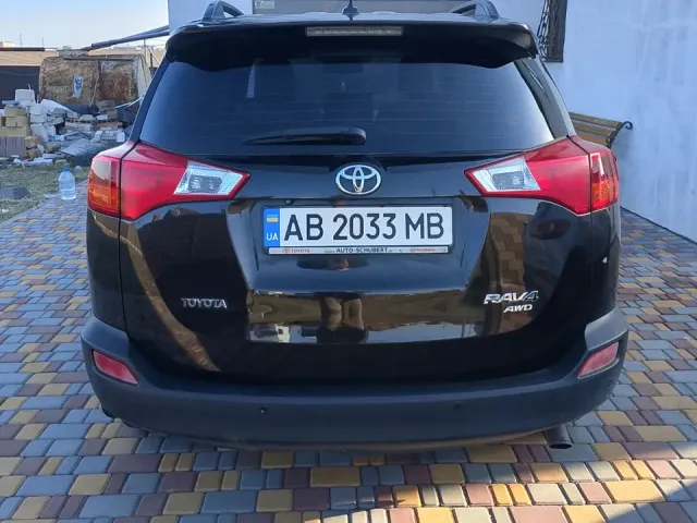 Toyota RAV4 - фото 2