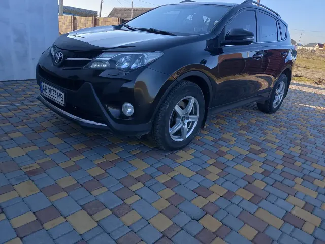 Toyota RAV4 - фото 1