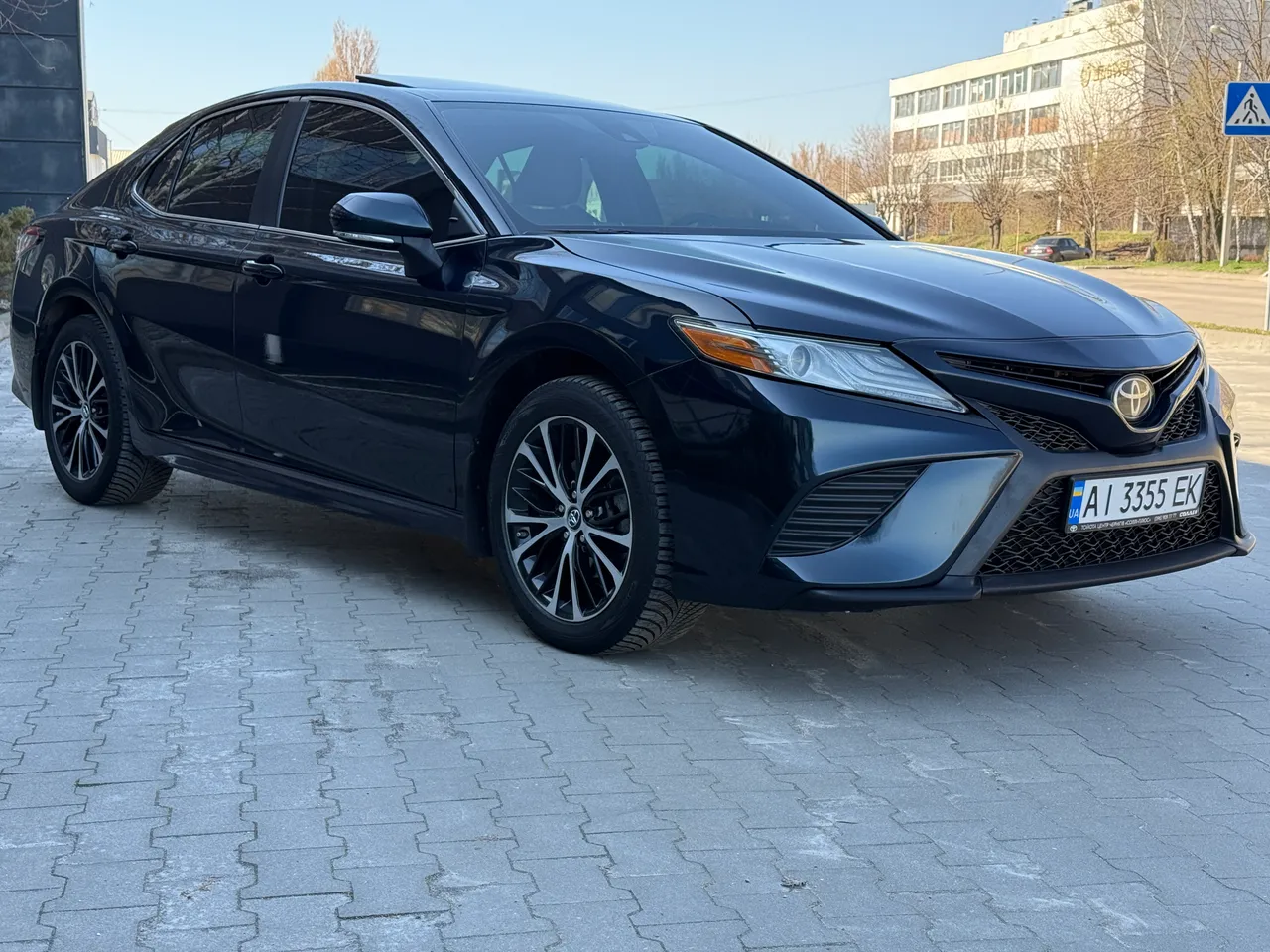 Toyota Camry - фото 1