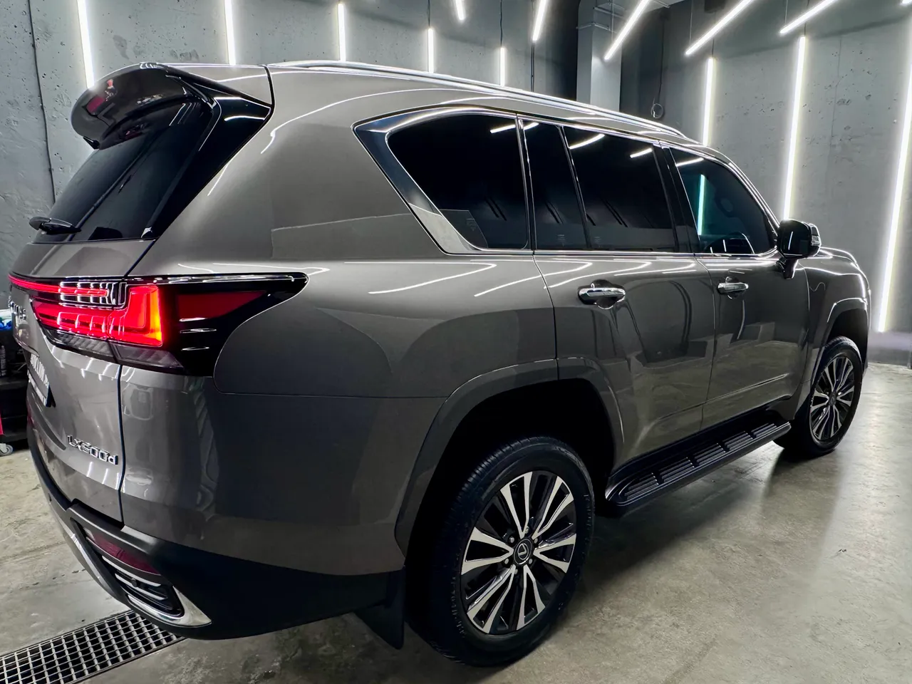 Lexus LX - фото 6