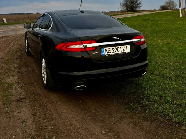 Jaguar XF - фото 4