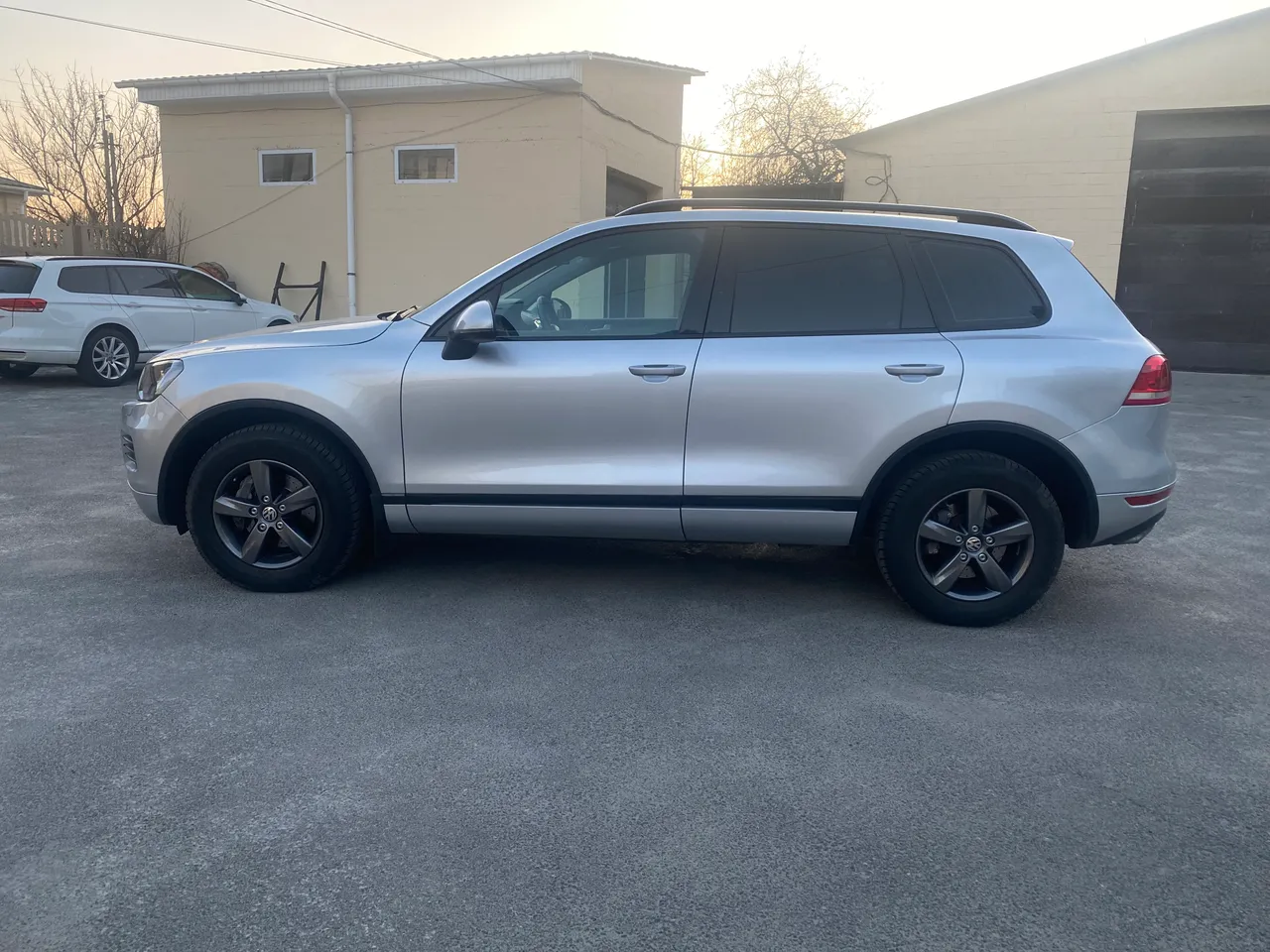Volkswagen Touareg - фото 11