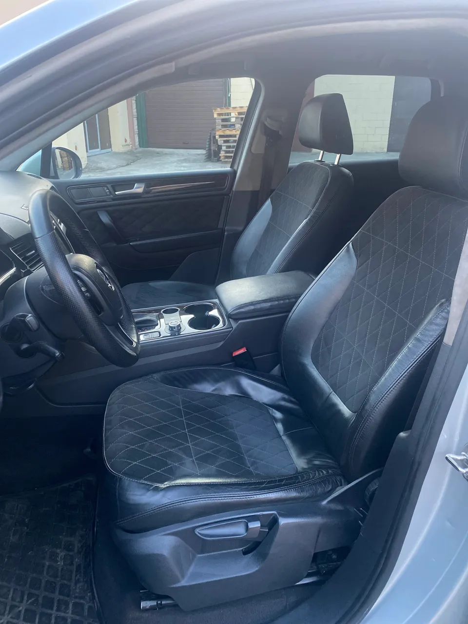 Volkswagen Touareg - фото 13