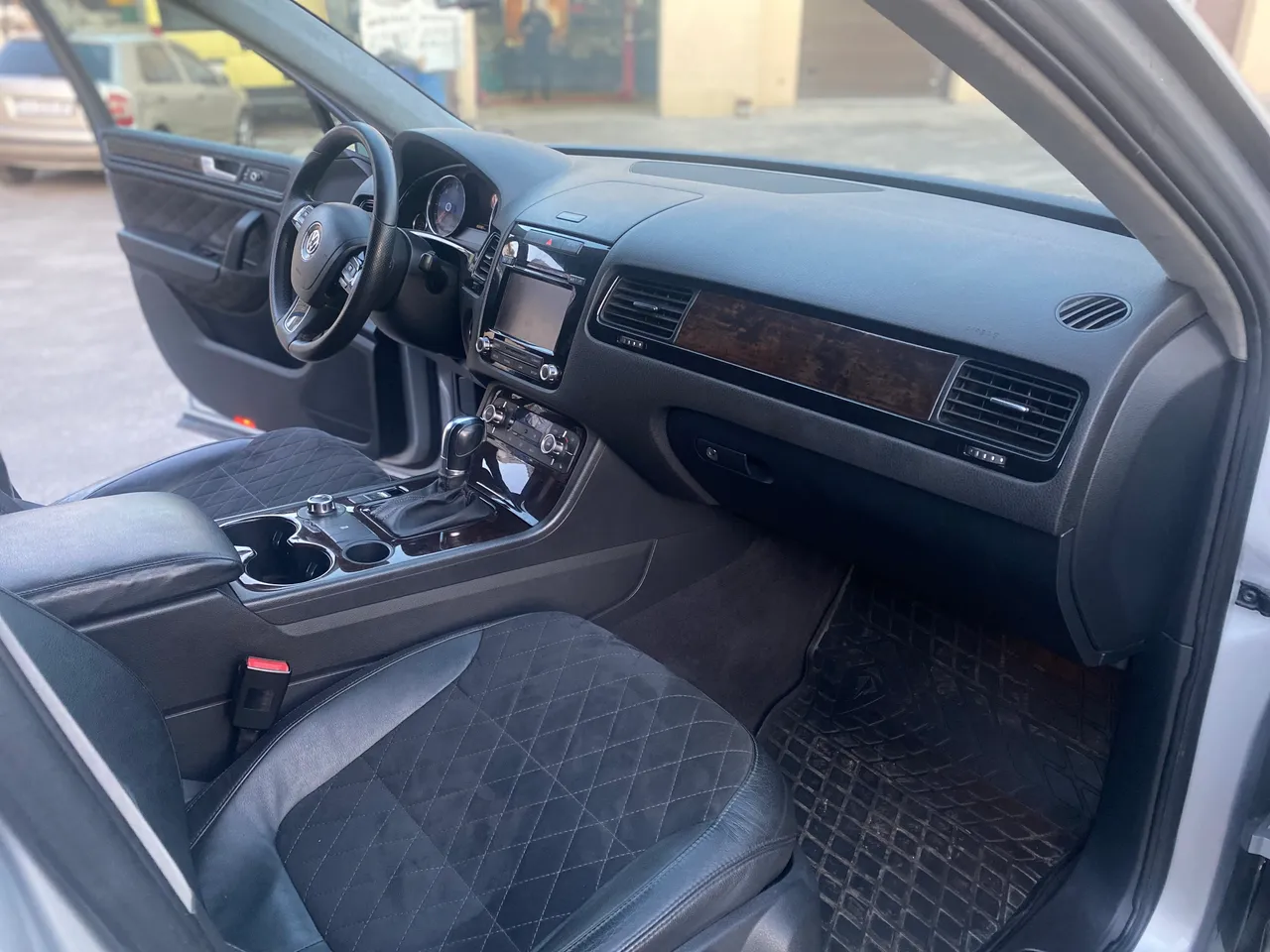 Volkswagen Touareg - фото 16