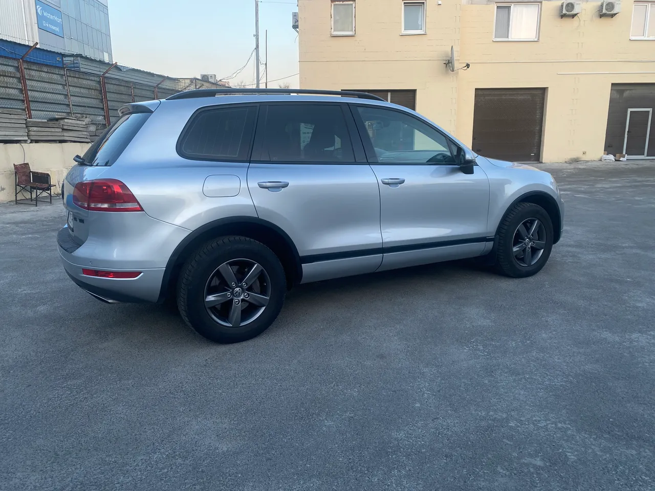 Volkswagen Touareg - фото 6