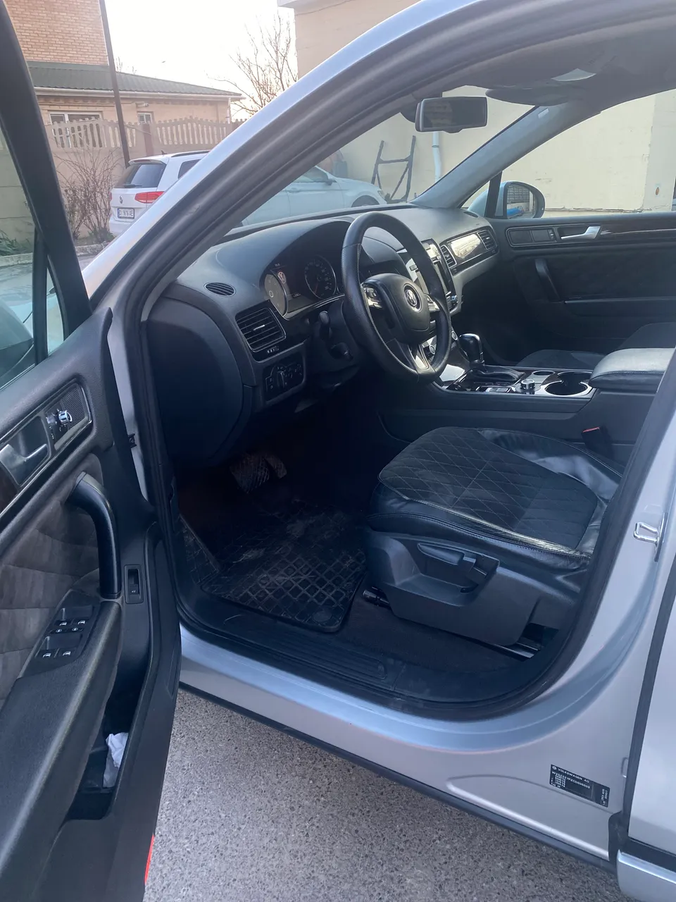 Volkswagen Touareg - фото 12