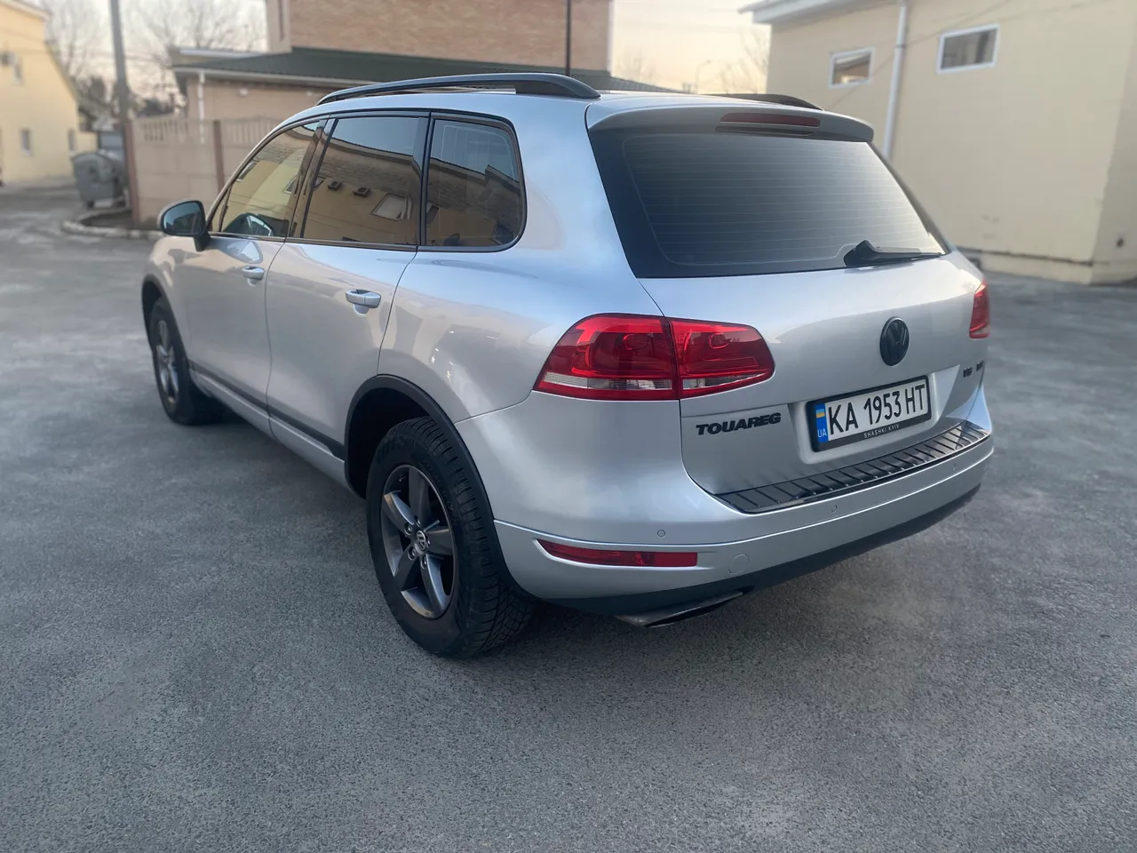 Volkswagen Touareg - фото 8