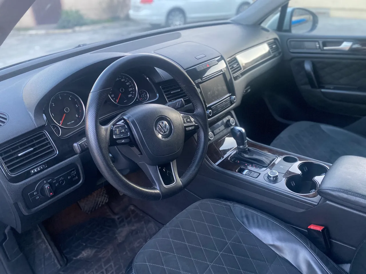 Volkswagen Touareg - фото 14