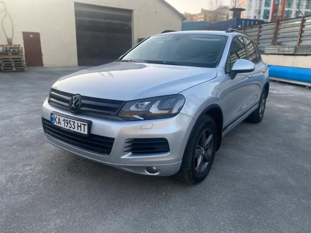 Volkswagen Touareg - фото 2