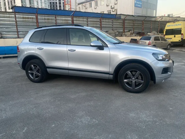 Volkswagen Touareg - фото 5