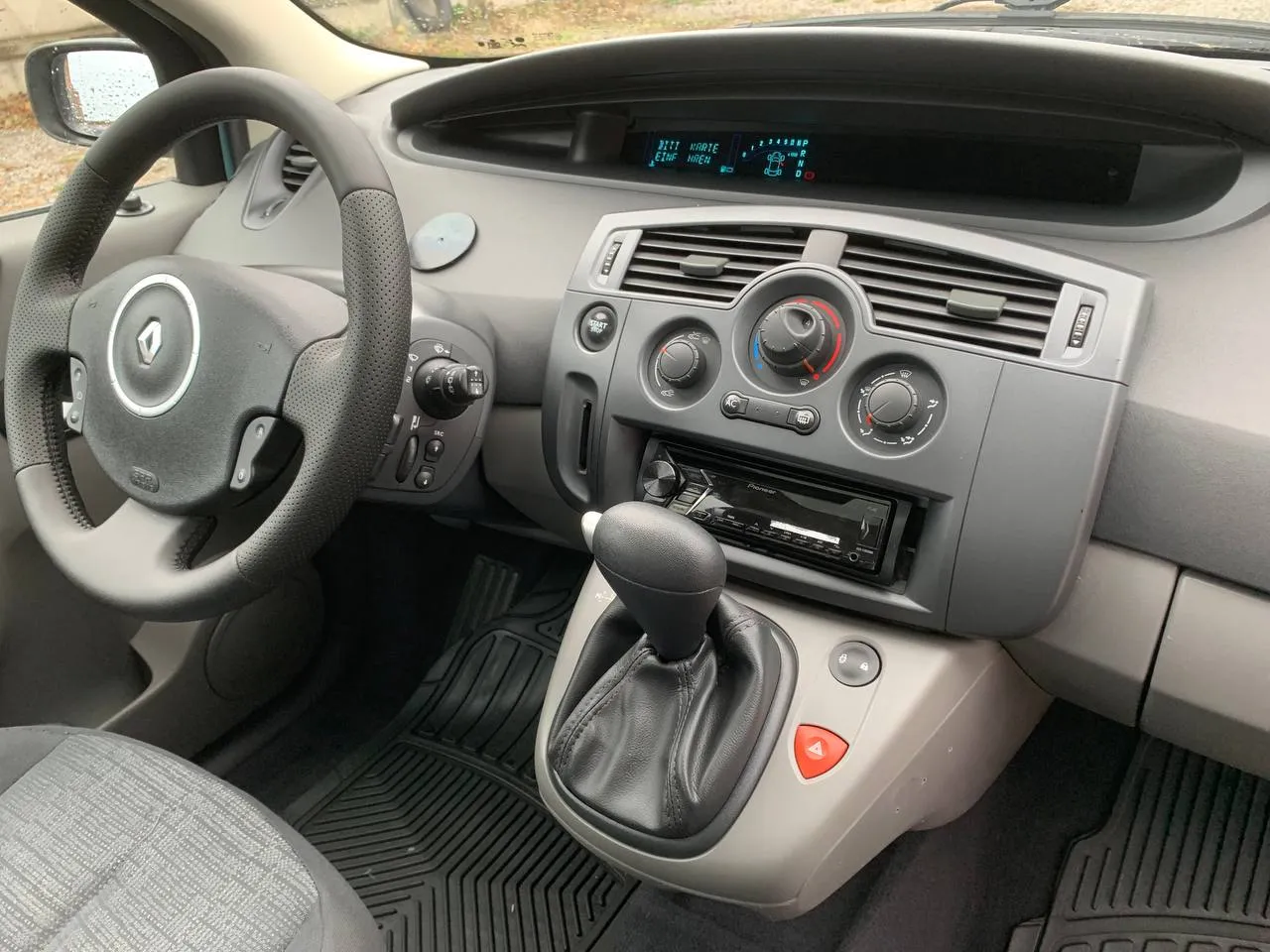 Renault Scenic - фото 12