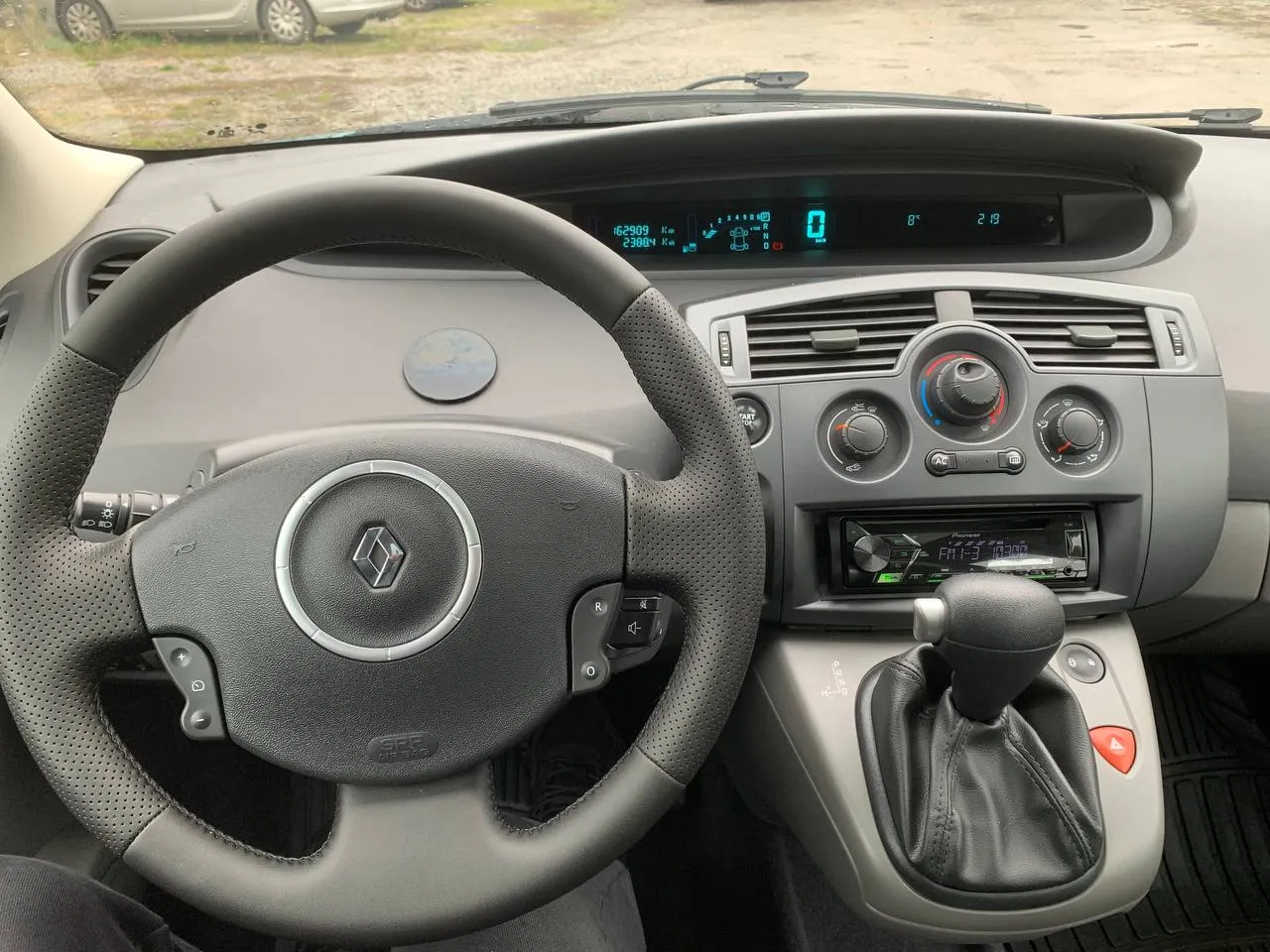 Renault Scenic - фото 17