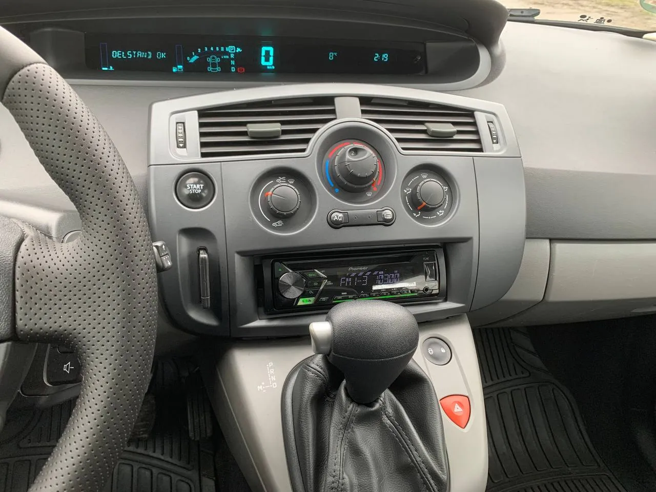 Renault Scenic - фото 14