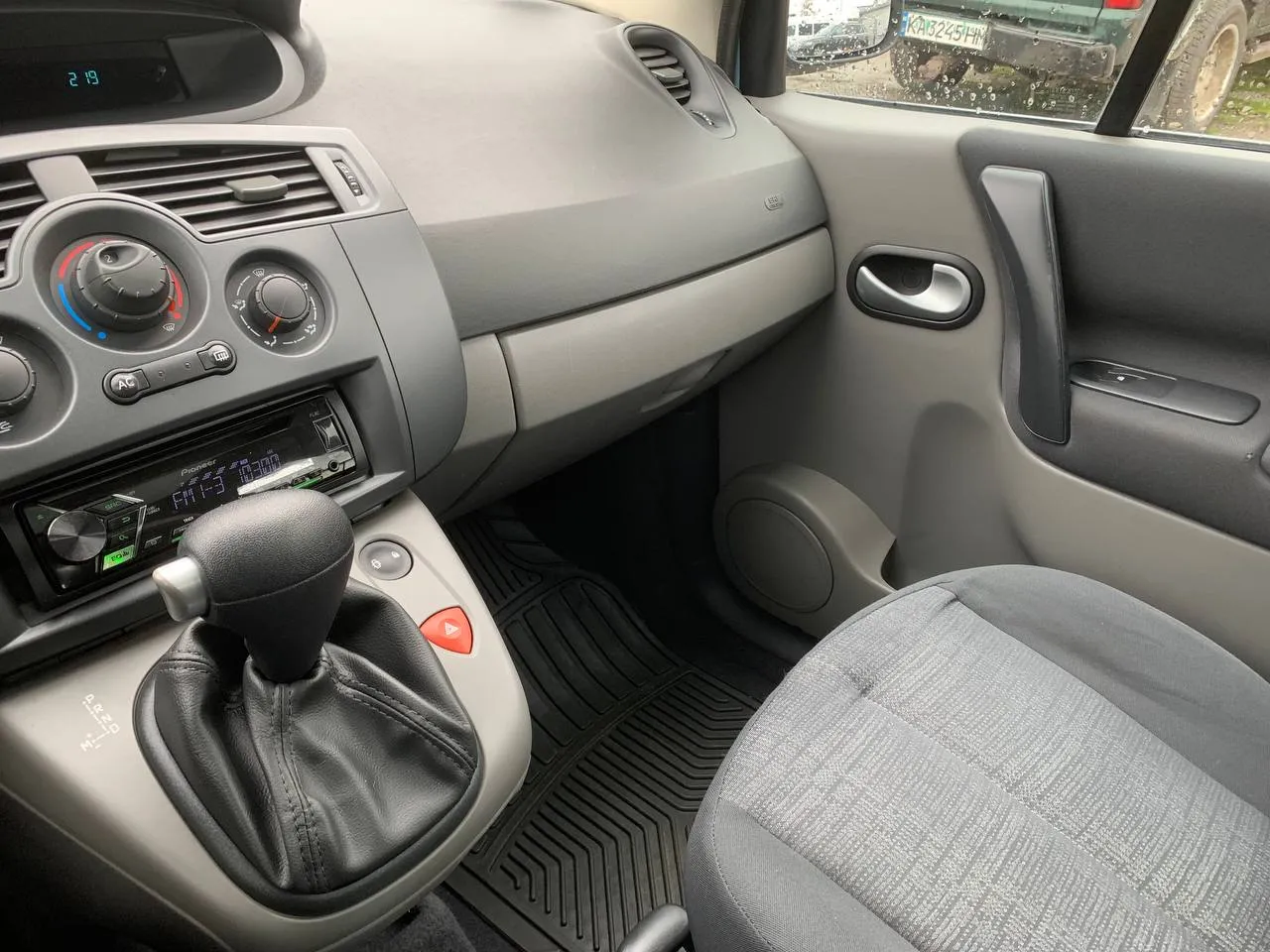 Renault Scenic - фото 16