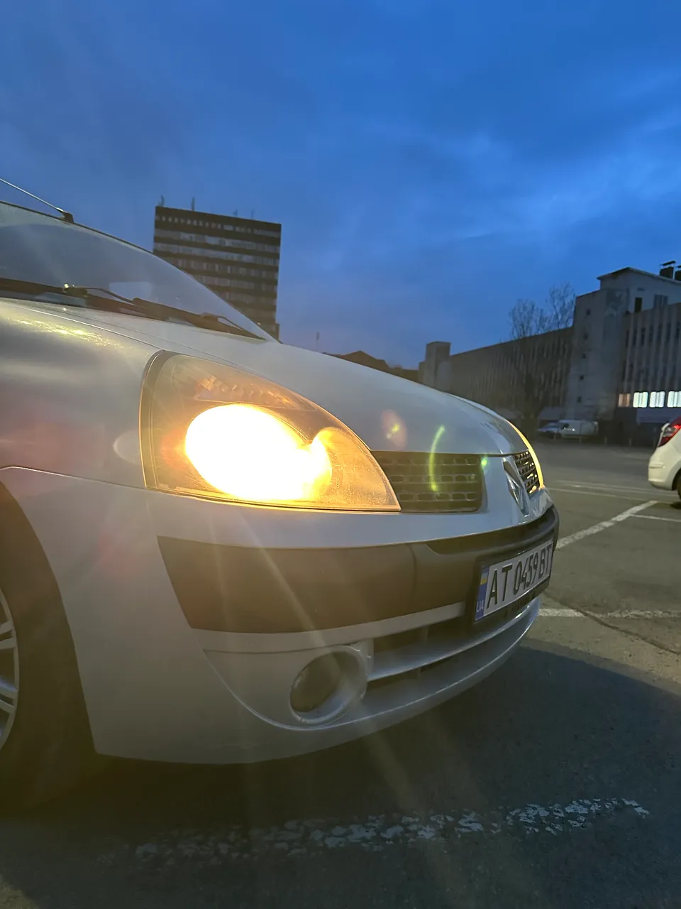 Renault Clio - фото 19