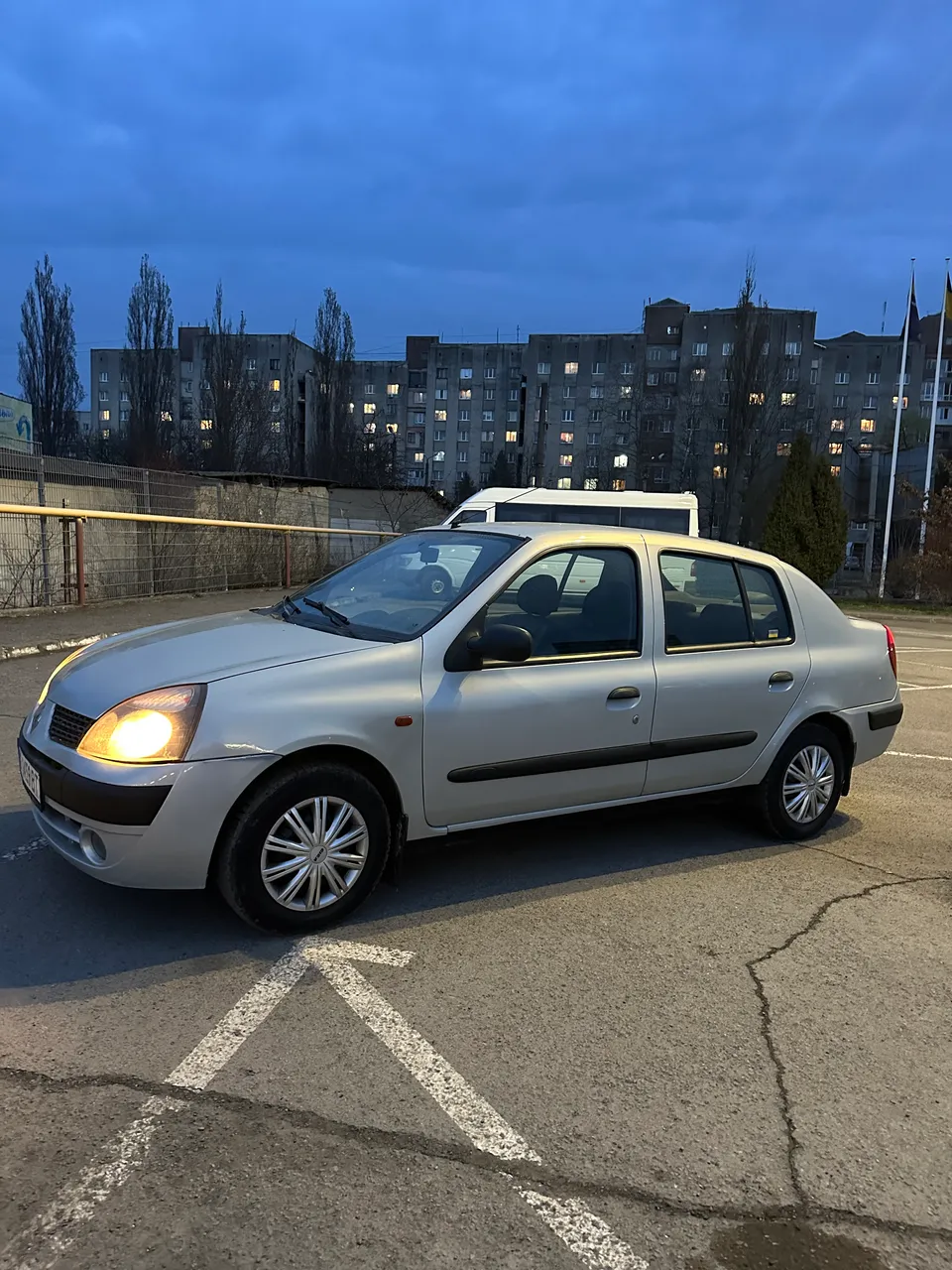 Renault Clio - фото 4