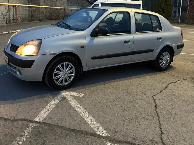 Renault Clio - фото 4