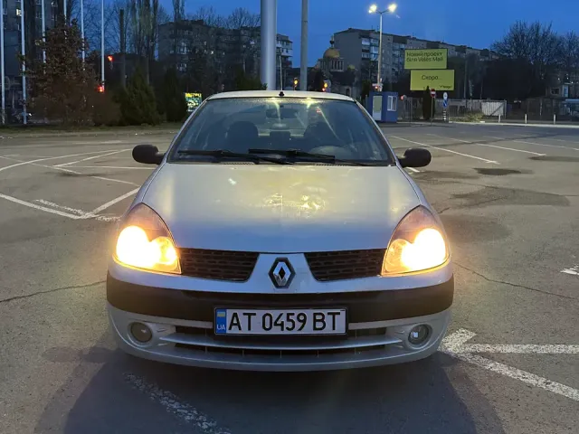 Renault Clio - фото 1