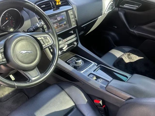 Jaguar F-Pace - фото 4