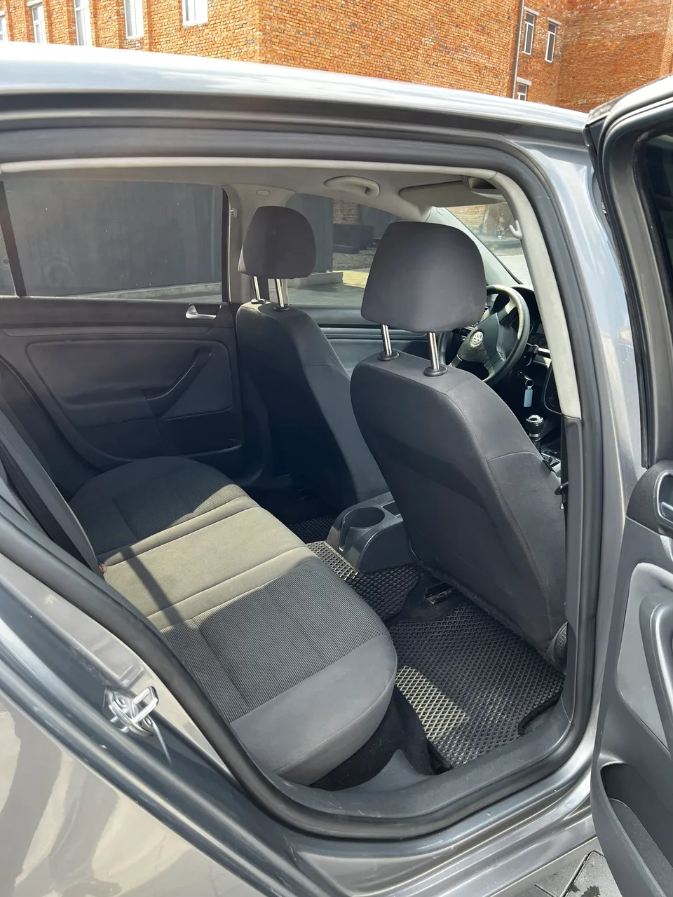 Volkswagen Golf - фото 6