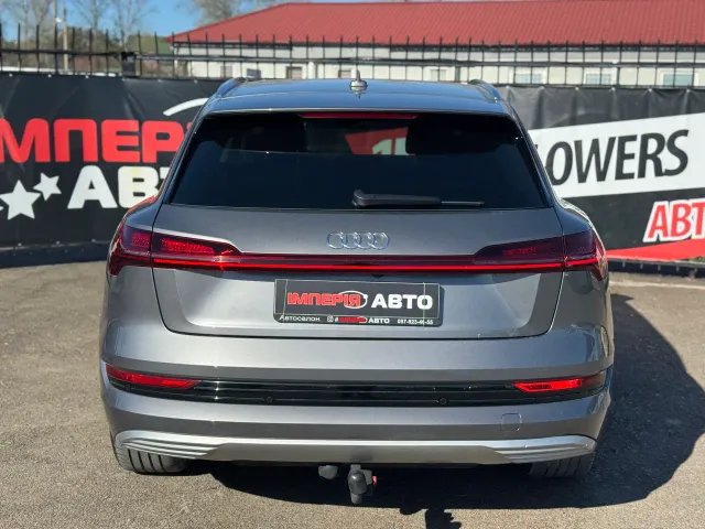 Audi e-tron - фото 5