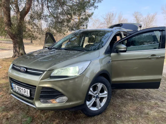 Ford Kuga - фото 1
