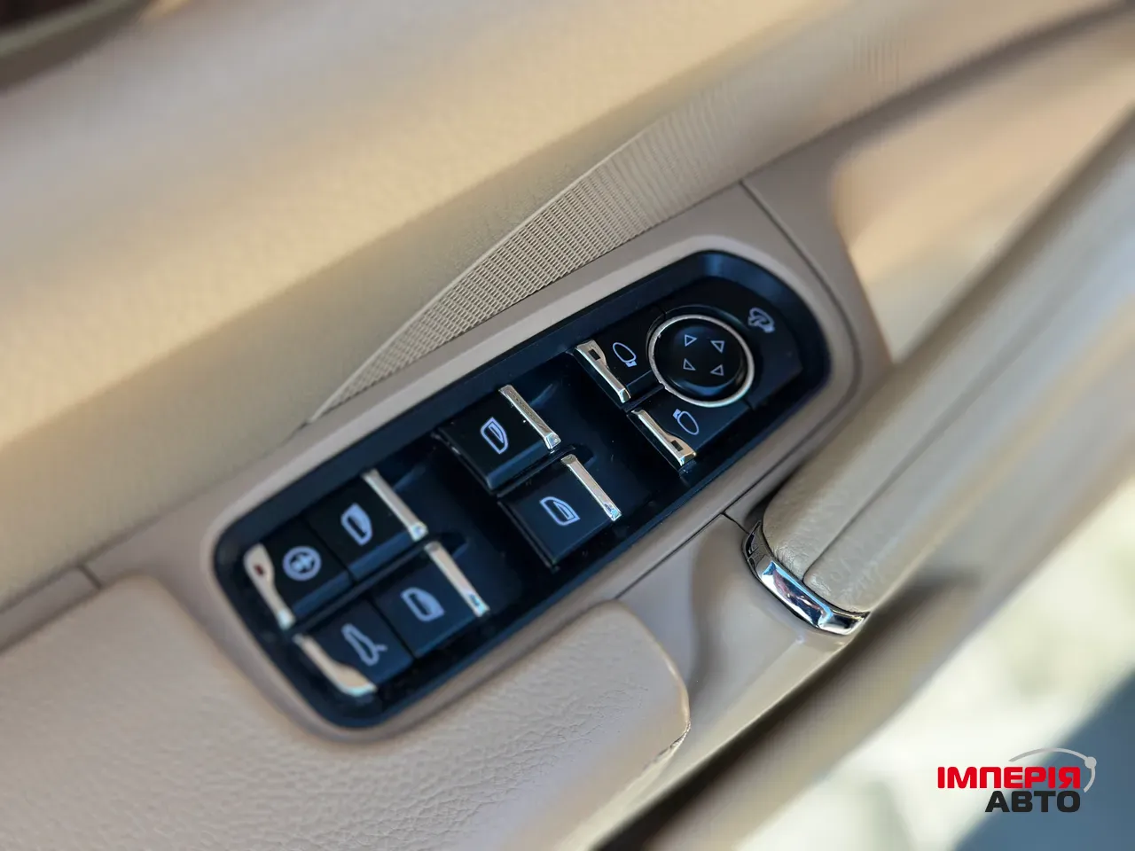 Porsche Cayenne - фото 17