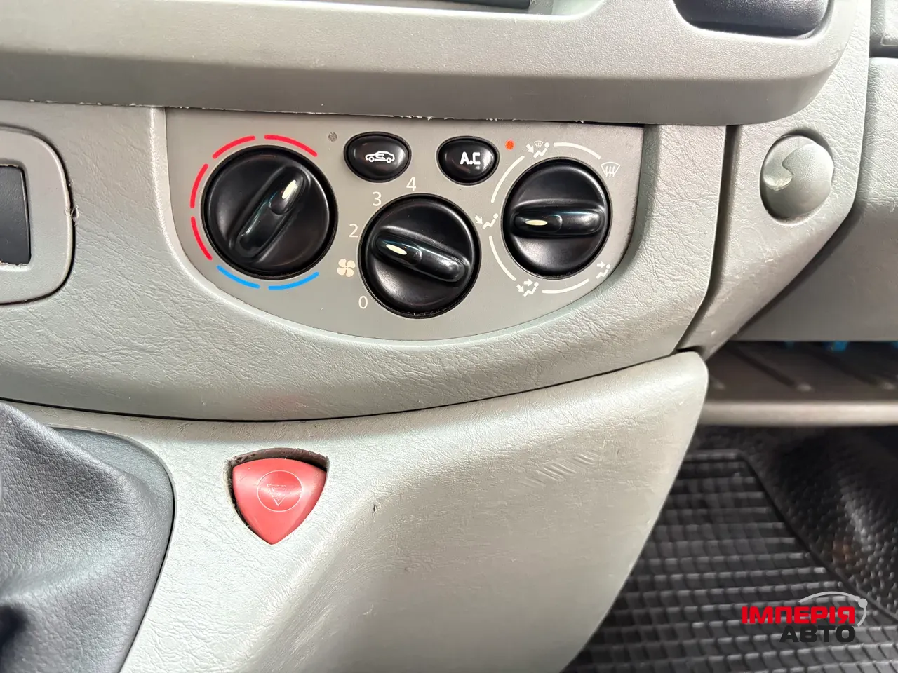 Opel Vivaro - фото 15