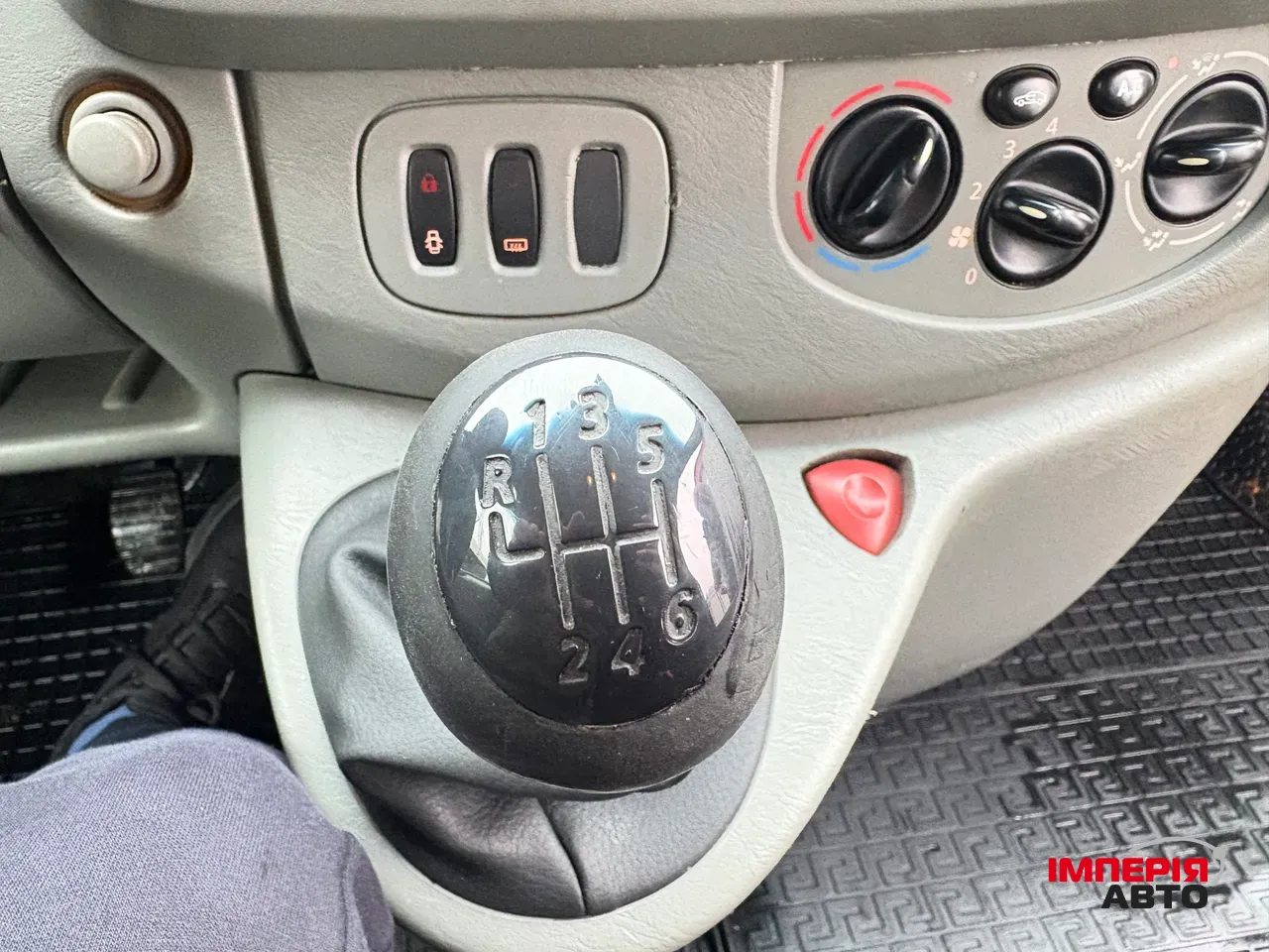 Opel Vivaro - фото 16