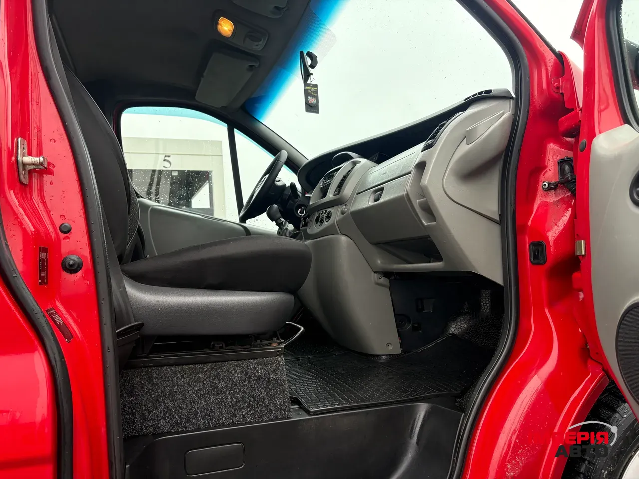 Opel Vivaro - фото 18