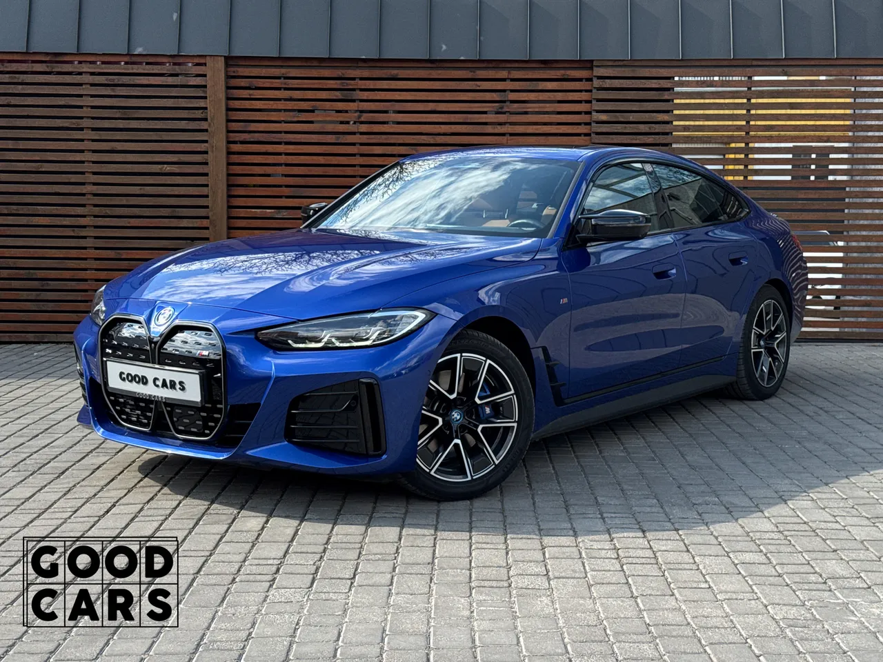 BMW i4 - фото 1
