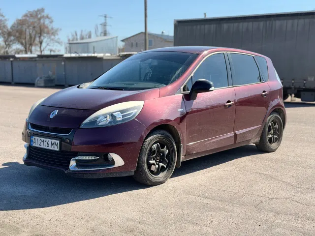 Renault Megane - фото 1