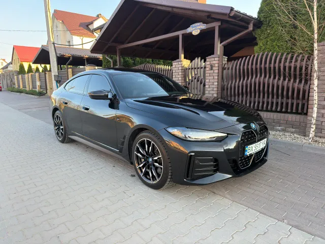 BMW i4 - фото 1