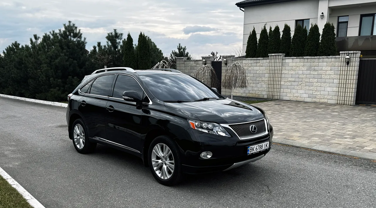Lexus RX - фото 1