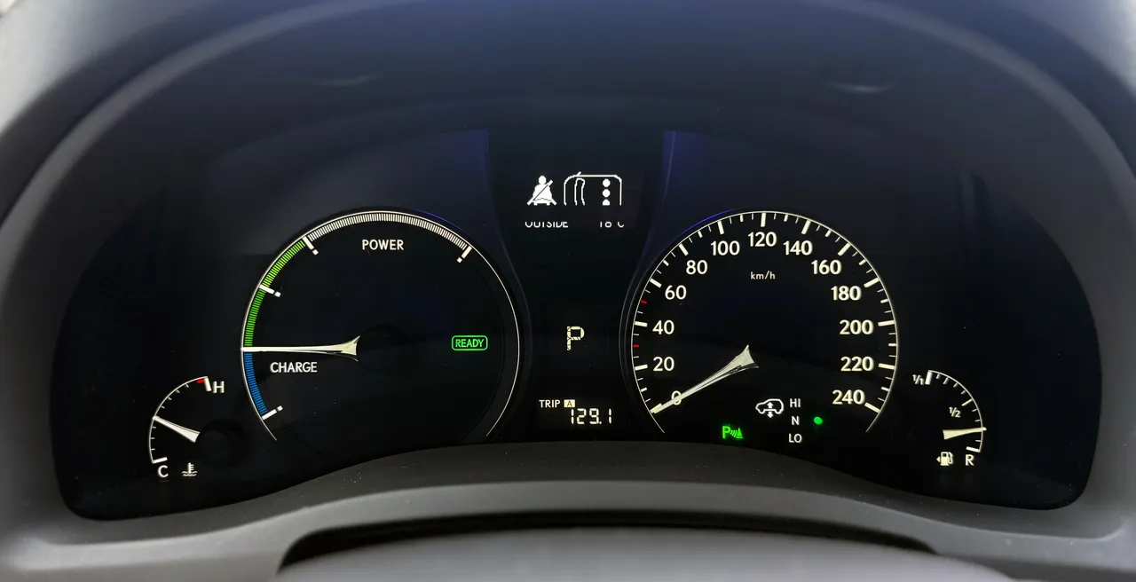 Lexus RX - фото 16