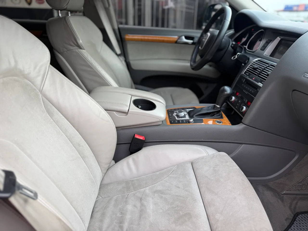 Audi Q7 - фото 7