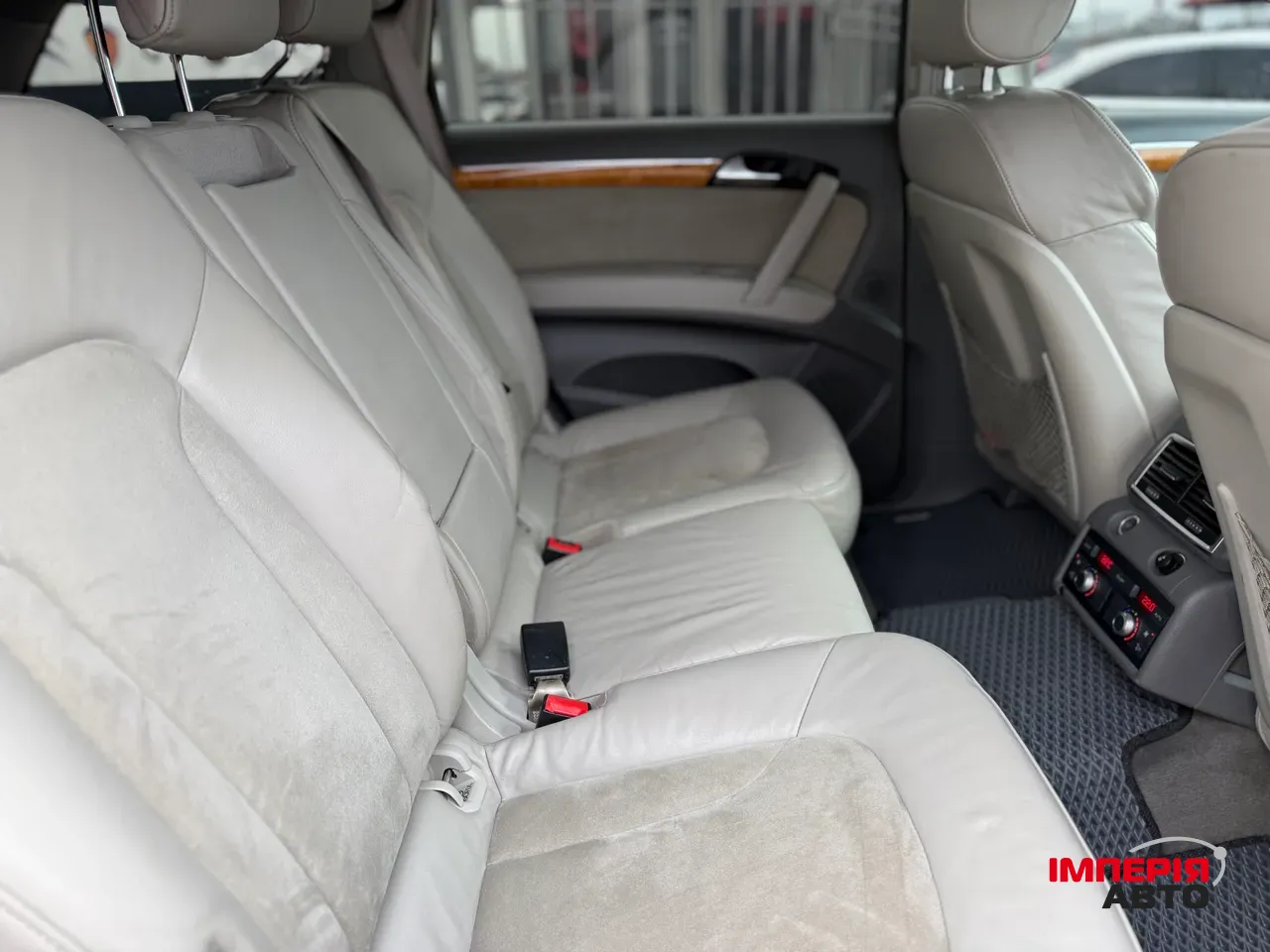 Audi Q7 - фото 8