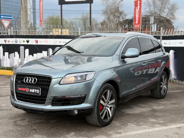 Audi Q7 - фото 1