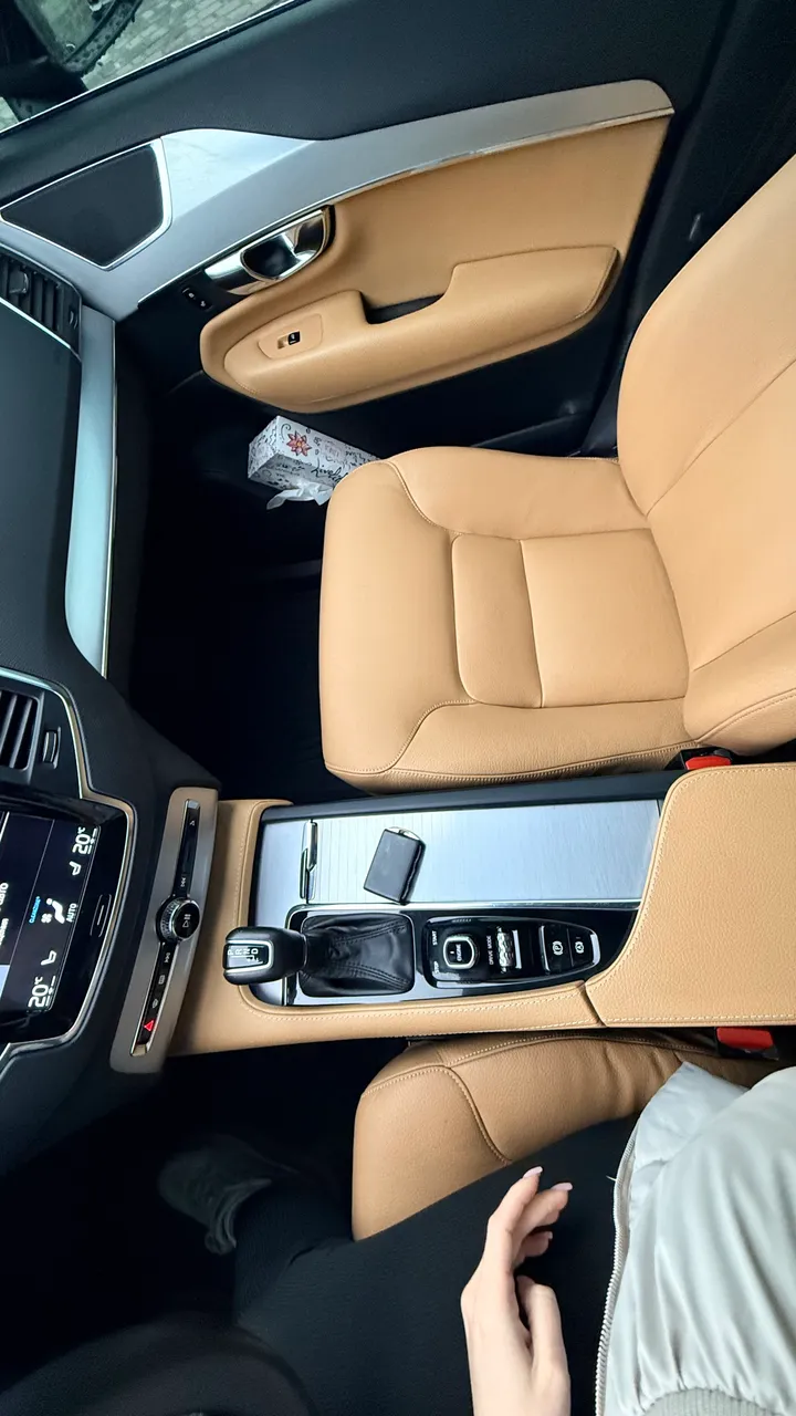 Volvo XC90 - фото 19