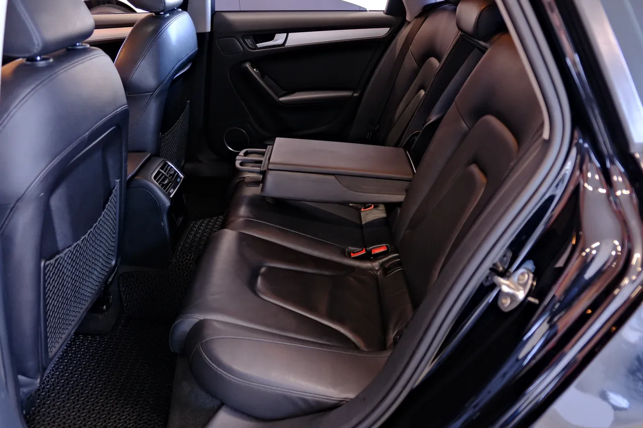 Audi A4 - фото 8