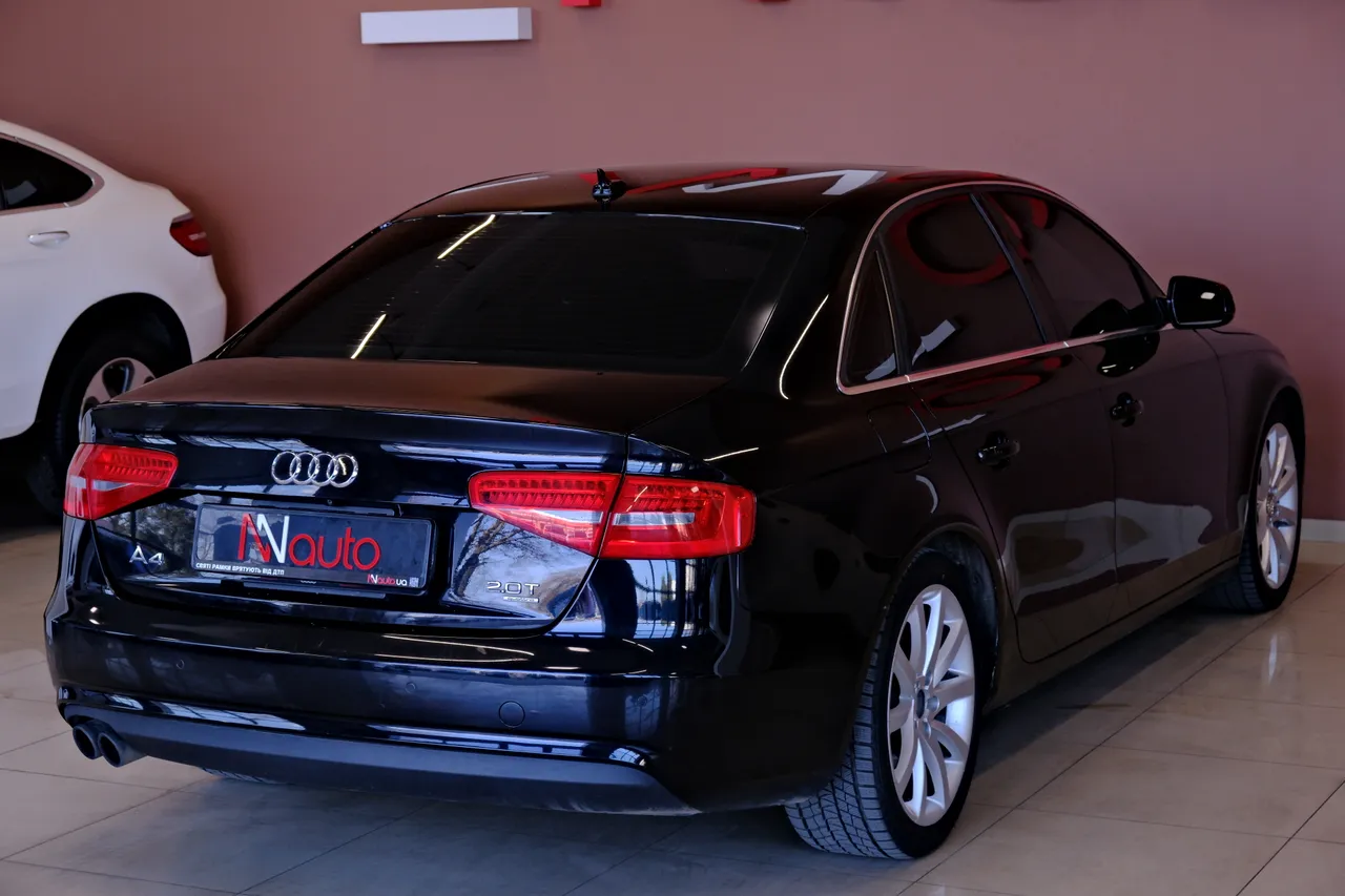 Audi A4 - фото 5