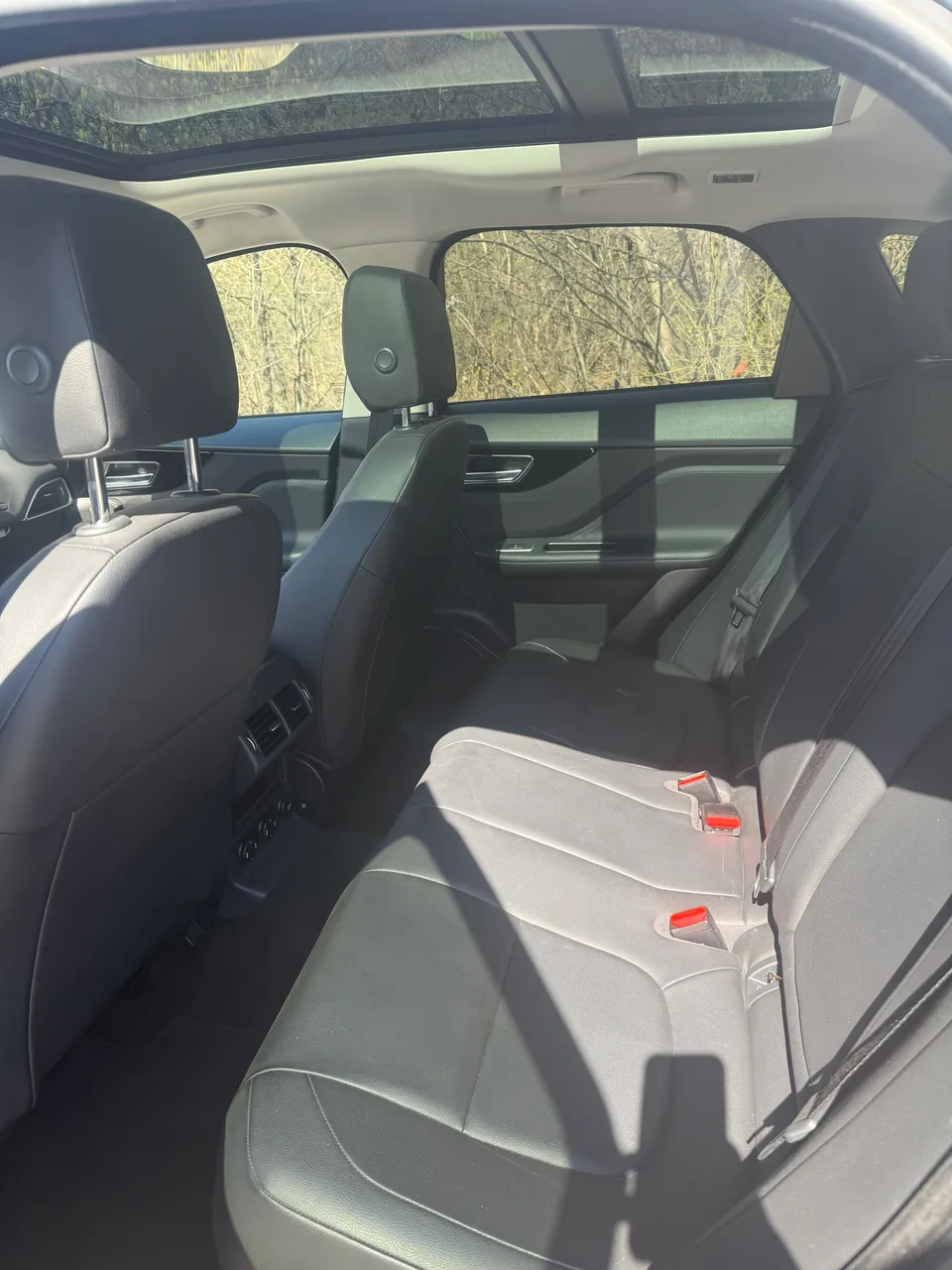 Jaguar F-Pace - фото 7