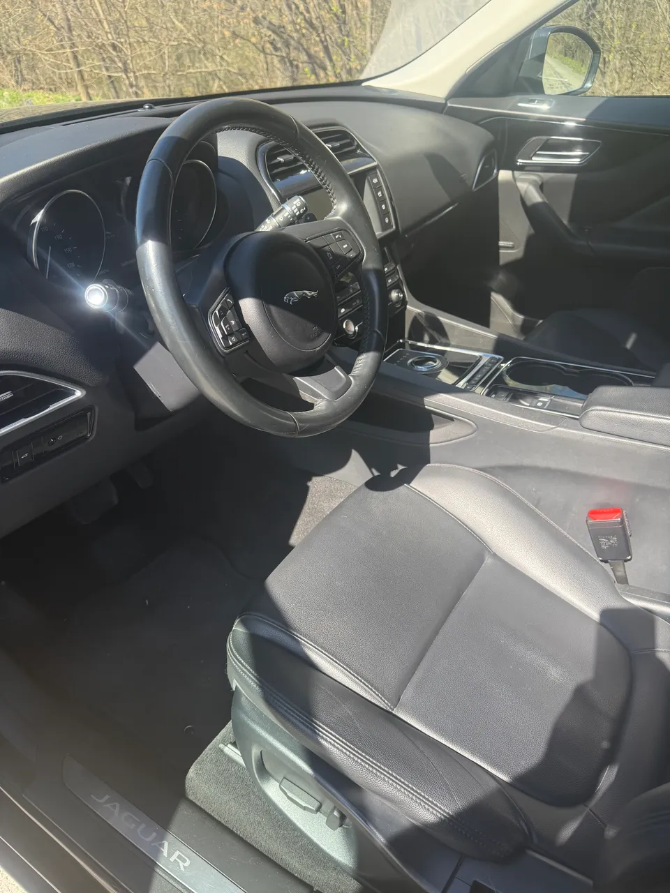 Jaguar F-Pace - фото 12
