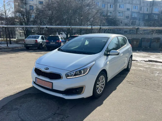 Kia Ceed - фото 1