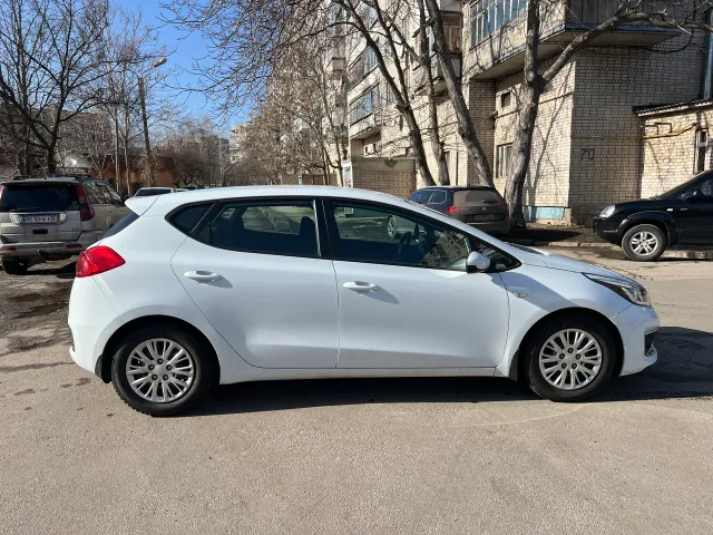 Kia Ceed - фото 4