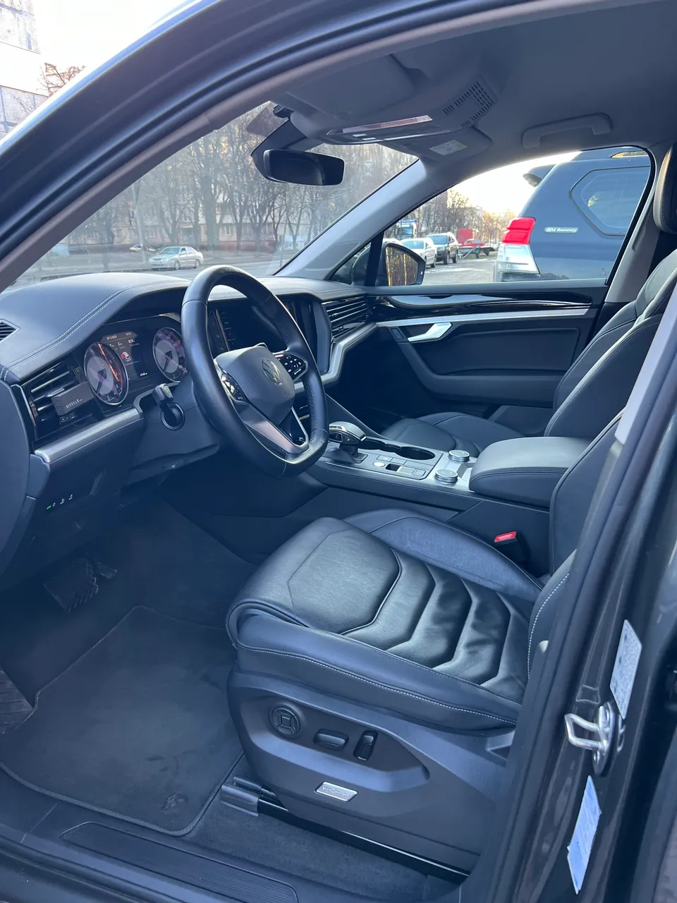 Volkswagen Touareg - фото 3