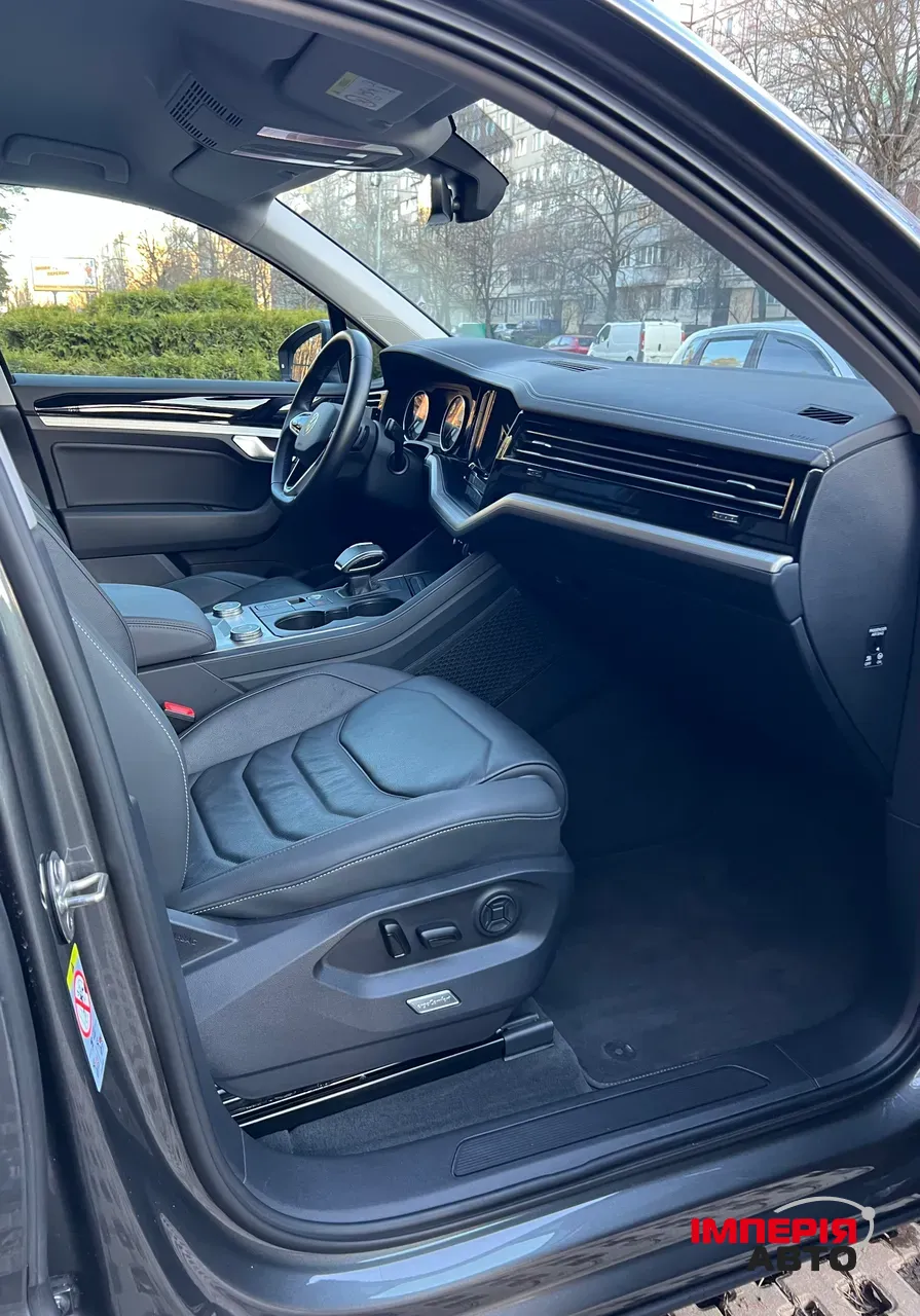 Volkswagen Touareg - фото 12