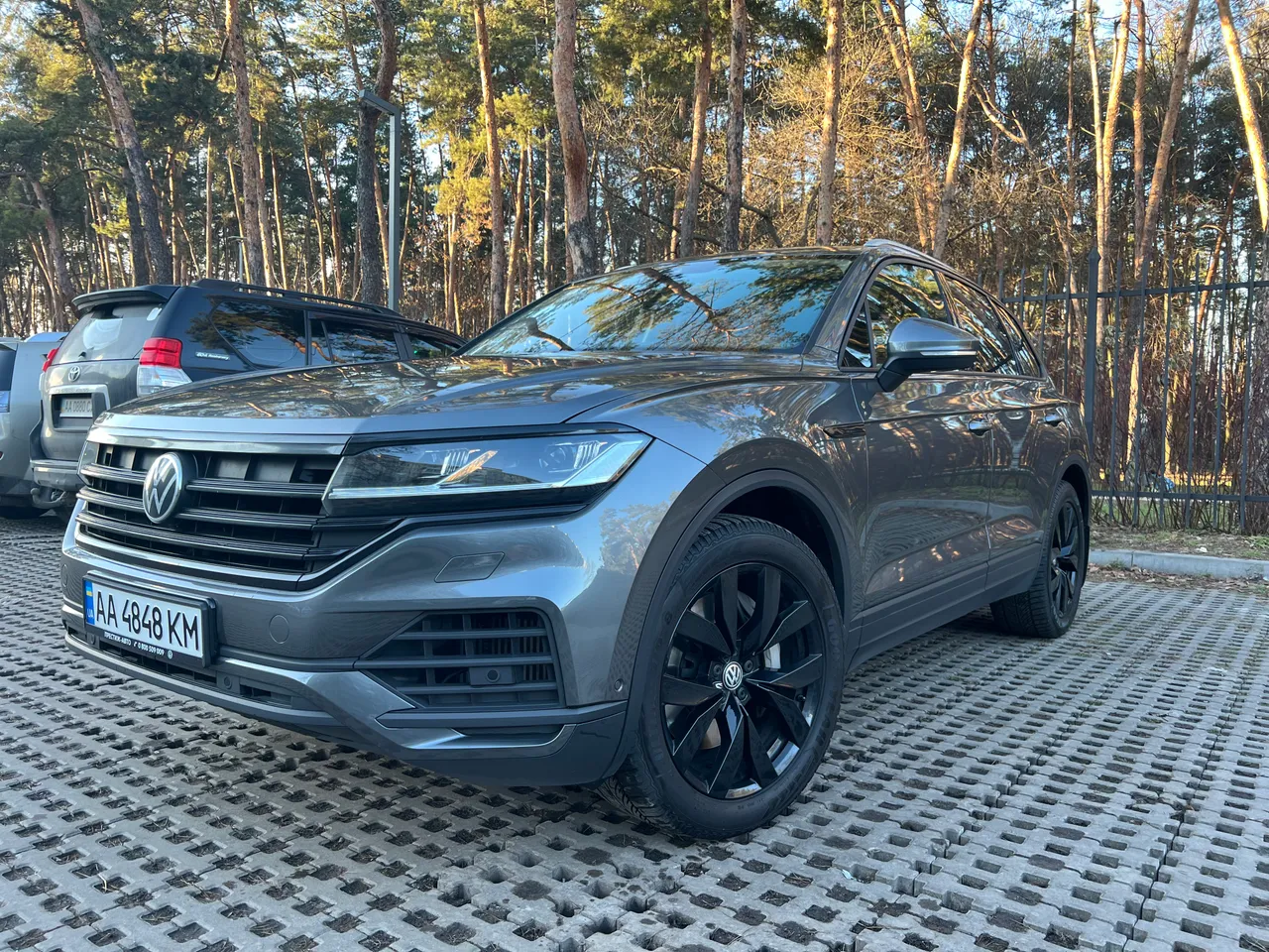 Volkswagen Touareg - фото 2