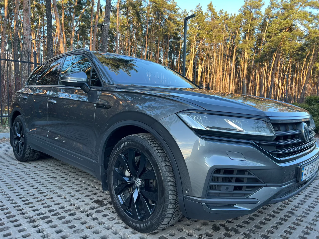 Volkswagen Touareg - фото 1