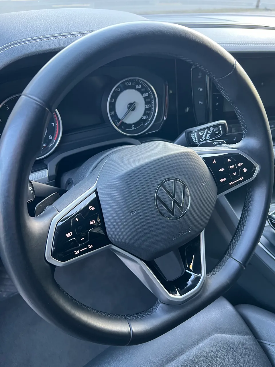 Volkswagen Touareg - фото 9